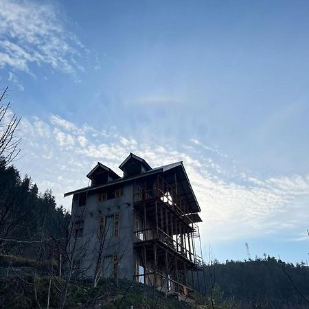 Sukun Hostel Sainj Екстер'єр фото