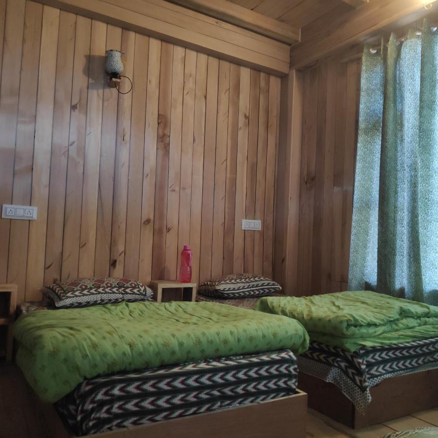 Sukun Hostel Sainj Екстер'єр фото
