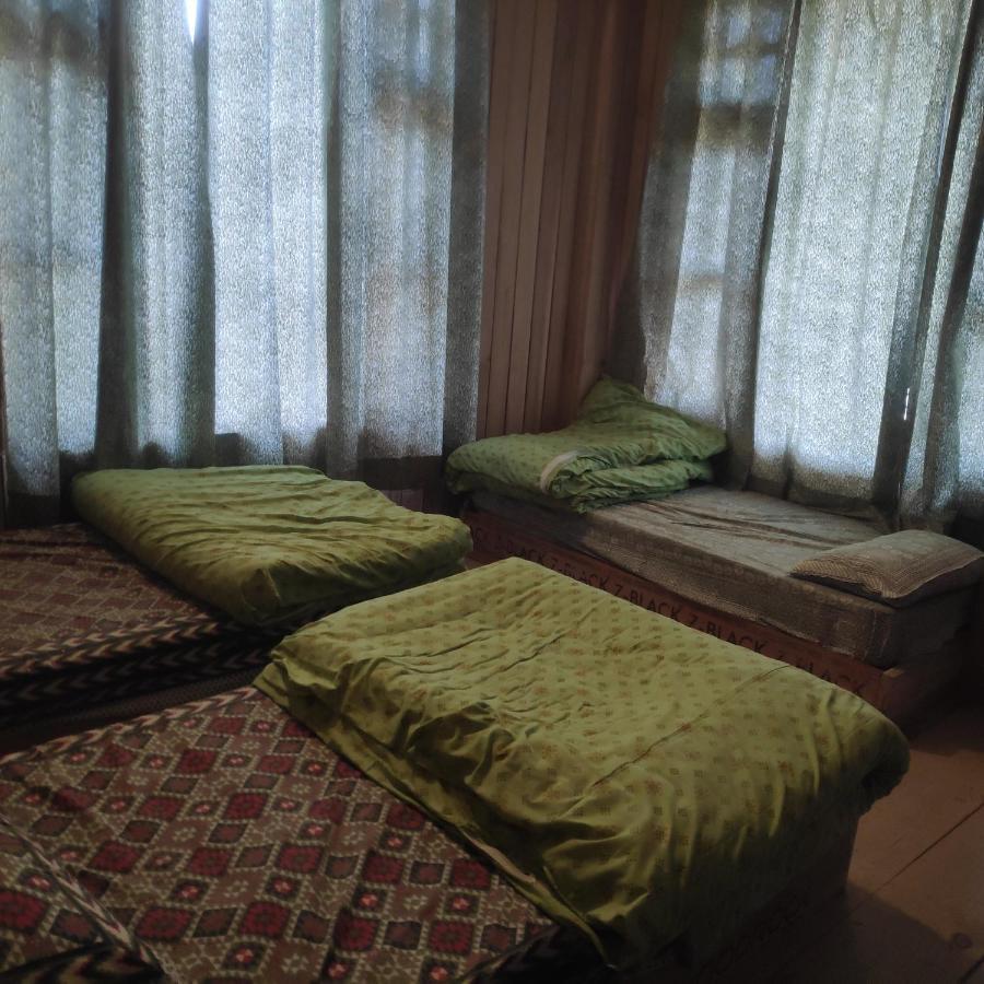 Sukun Hostel Sainj Екстер'єр фото