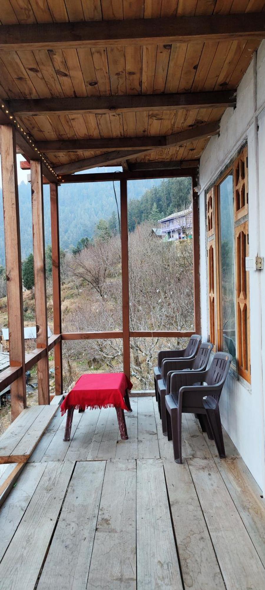Sukun Hostel Sainj Екстер'єр фото